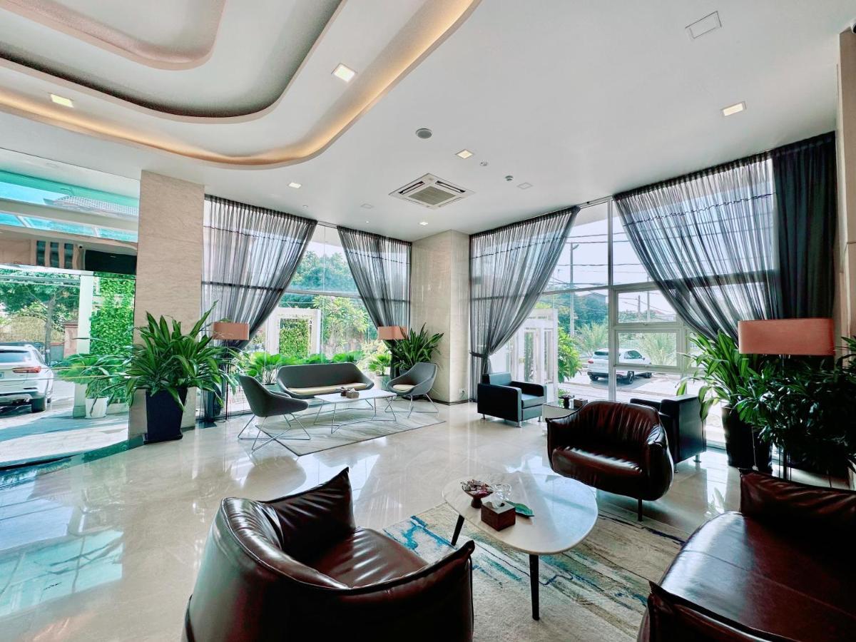 Infinity 28 Hotel And Residence Phnom Penh Exteriör bild