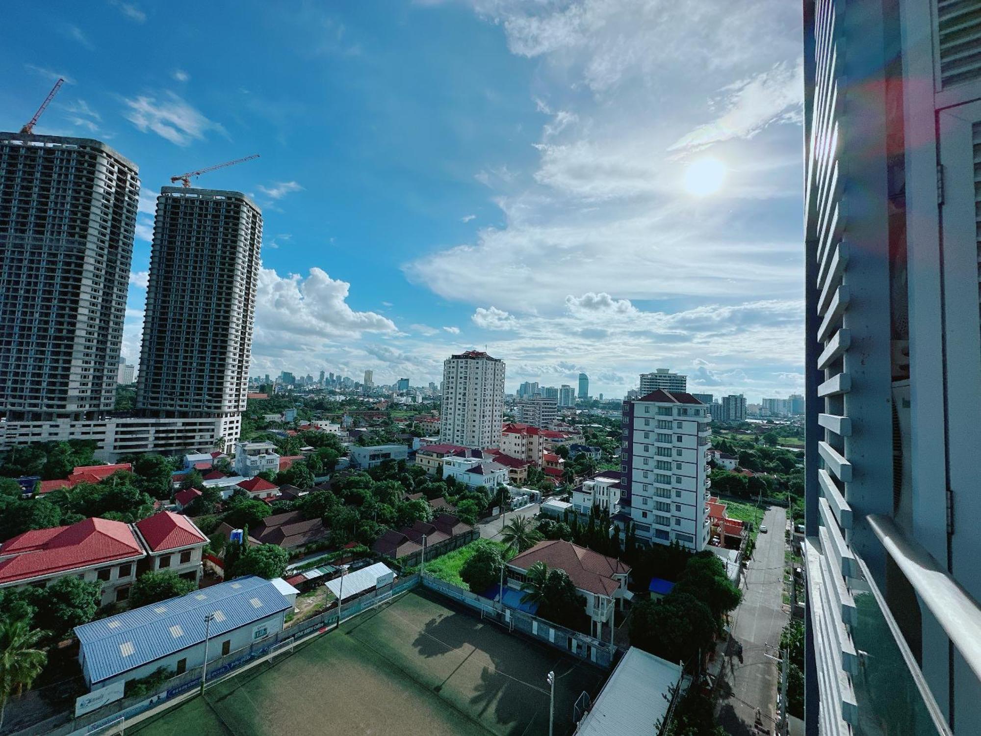 Infinity 28 Hotel And Residence Phnom Penh Exteriör bild
